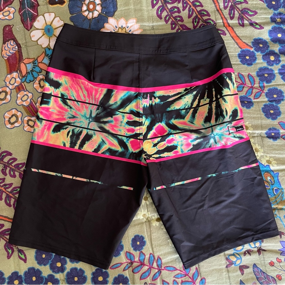 NWT O'Neill "Hyperfreak Hydro Wanderer" Fuschia Tie-Dye 20" Boardshorts Size 28 - Picture 2 of 6